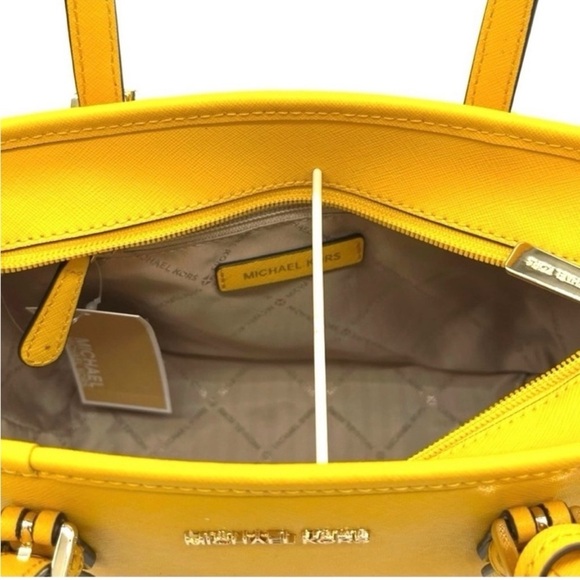 Michael Kors Xsmall Top Zip Tote Crossbody
Bag Jasmine
Yellow - Picture 7 of 8